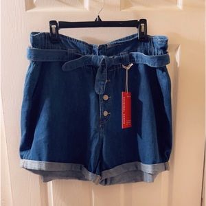 Denim short with denim belt